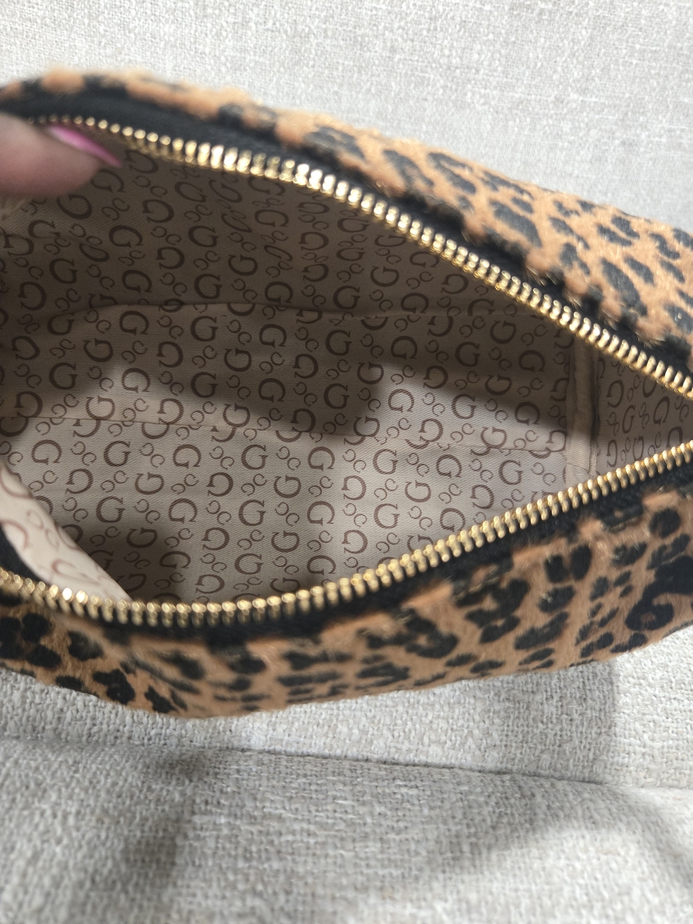 GUESS Leopard Print Shoulder Bag - Picture 4 of 4